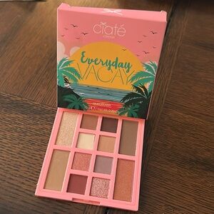 Ciate London
Everyday Vacay
Eye and face palette